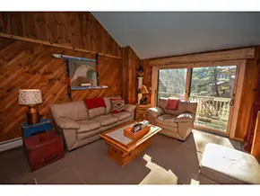 Bears Crossing interior Mount Snow