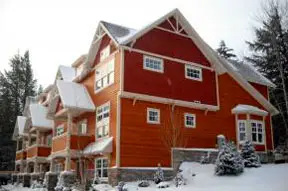 Trails Edge great room vaulted ceilings Vermont